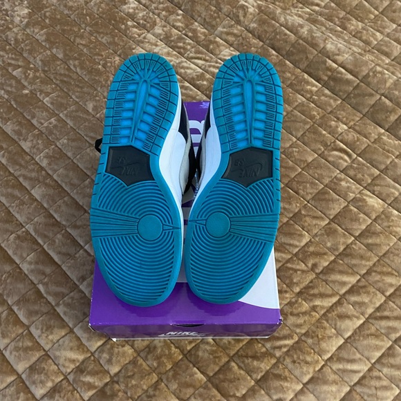 Nike SB Dunk Low “Laser Blue” - Picture 5 of 12